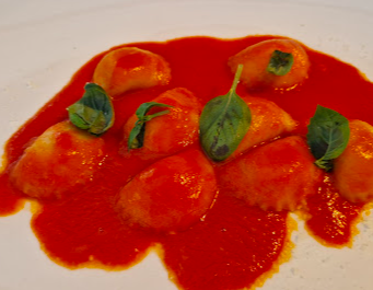 Terrazza Tiberio signature dishes Red Prawn Carpaccio
Veal Tenderloin
Lemon Soufflé
